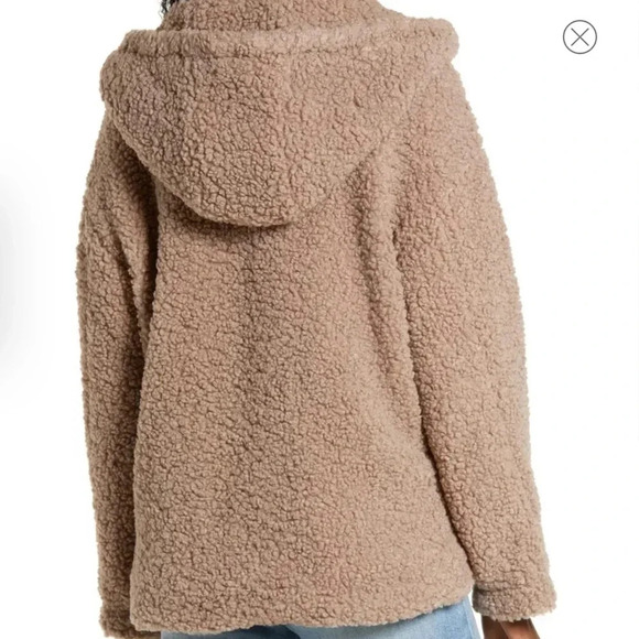 Hooded Teddy Bear Jacket
ALL IN FAVOR Size Large NWT - Picture 3 of 6